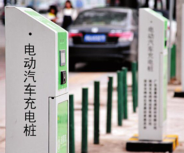 人民網(wǎng)：充電樁少、充電時間長 換電式出租車前景如何